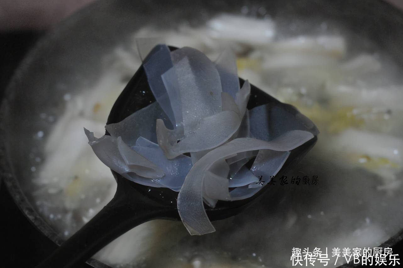 此物|天气寒冷,我最近爱上了此物,平民价格高享受,一碗下肚浑身暖