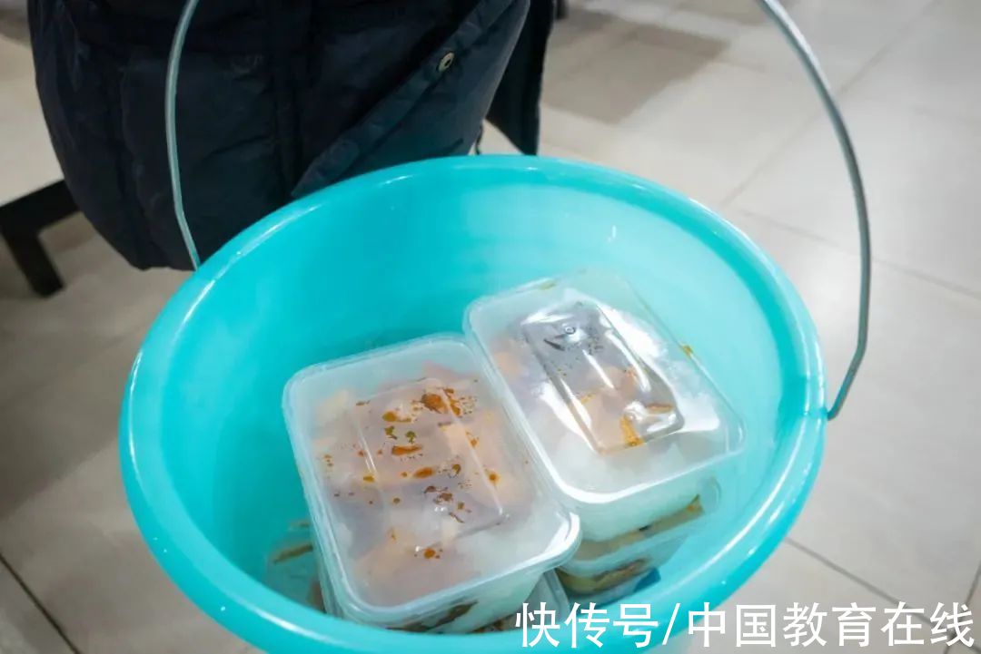 中国教育在线|硬核！西北大学食堂禁止堂食，同学们花式带饭工具亮了