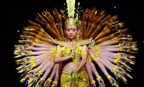 聋哑人&当年春晚“千手观音”聋哑人领舞,被富豪苦追8年如今却成了这样