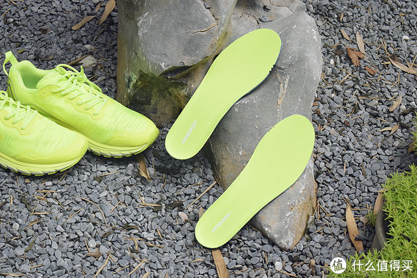 鞋底|减震透气会“呼吸”!咕咚10K悦弹跑鞋体验