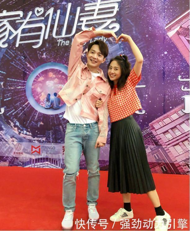 气质|鬼鬼也太可爱了,红色复古小衫配“樱桃辫”,气质不像30多的人