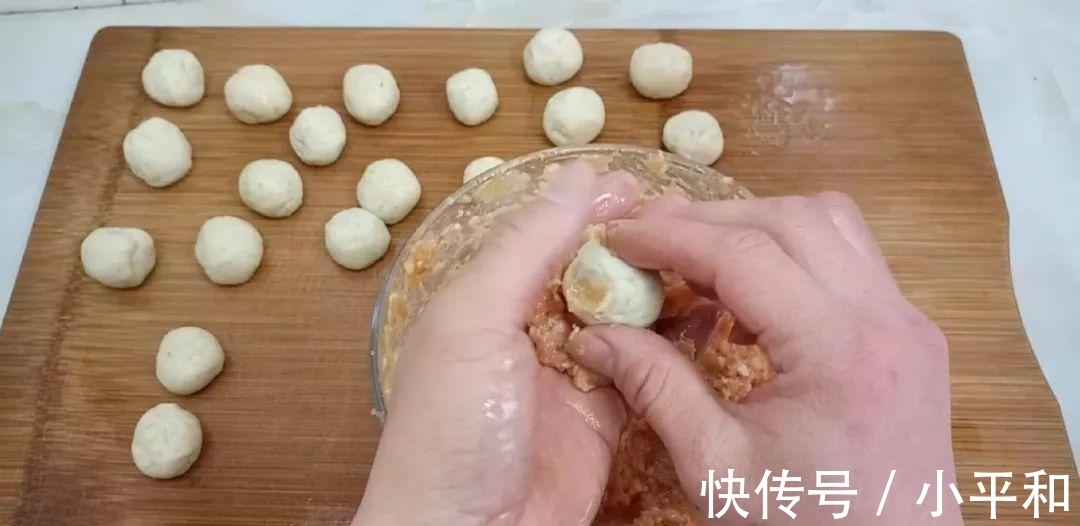 好吃|土豆这样做才好吃, 不用油炸, 比红烧狮子头都好吃, 好吃到流口水