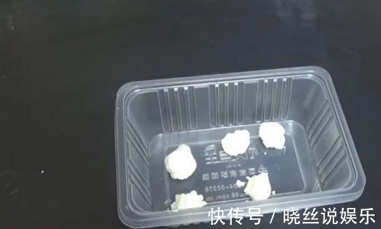 小苏打|洗衣服不要只放洗衣液，里面扔两个它，多脏的衣服都能干净如新