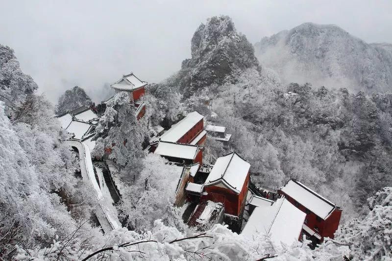 风雪|风雪武当山，仙境藏玄机！大雪封山时，道人、隐士都在干什么！