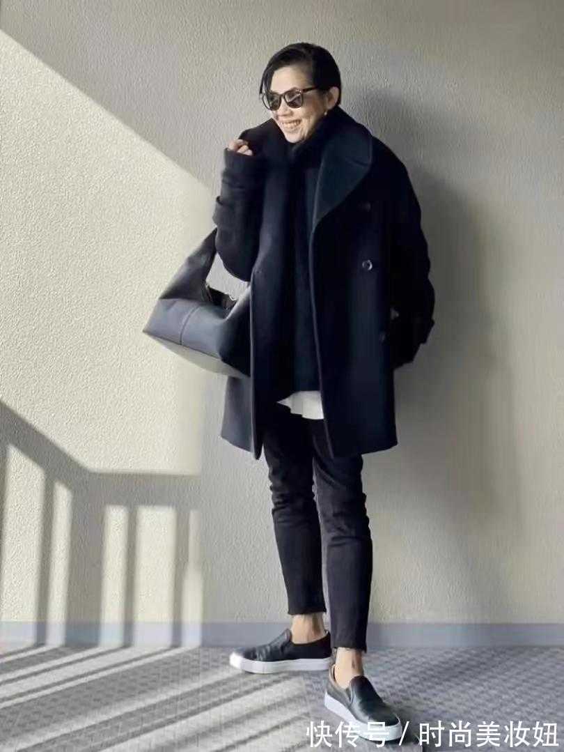 通身|这位奶奶个子虽小但会穿,60岁穿出30岁的模样,气质又洋气
