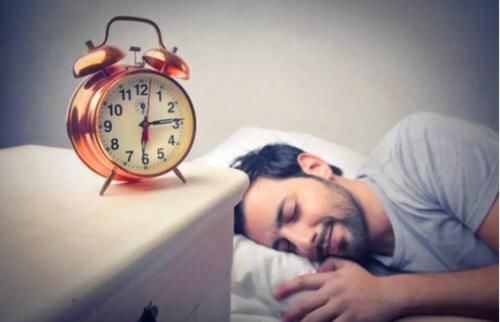 睡眠质量|晚上翻来覆去睡不着，坚持养成良好的4个行为习惯，睡眠质量好