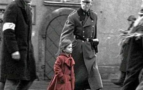 母亲|小女孩对德国士兵说叔叔可以埋浅一点吗我怕妈妈找不到我