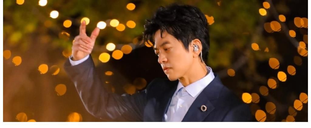 李健与东方卫视的交集并不多,但连续四年参加东方卫视跨年晚会