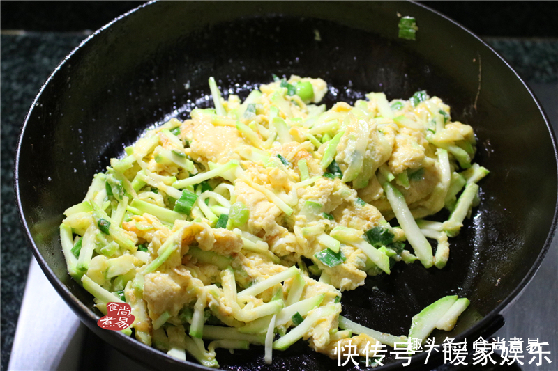 女儿点名要吃此菜，烹调简单，鲜嫩香软，清热利尿低热量