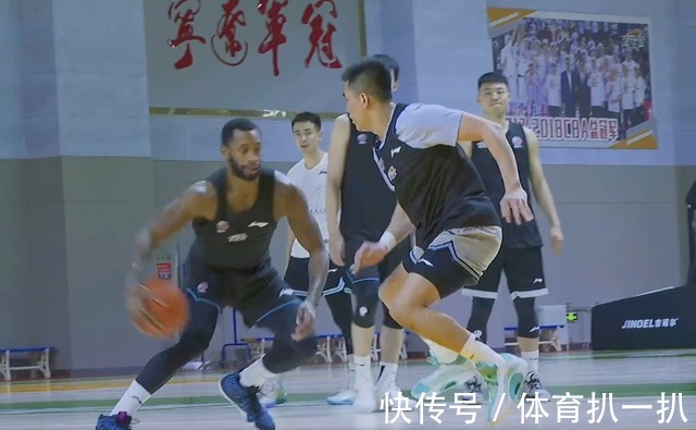 训练|辽宁男篮公开训练!杨鸣点名郭艾伦,弗格状态抢镜,提出多点要求