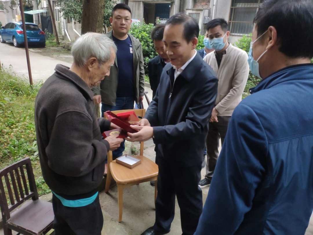 刘辉萍|刘辉萍黄勇走访慰问抗美援朝老兵