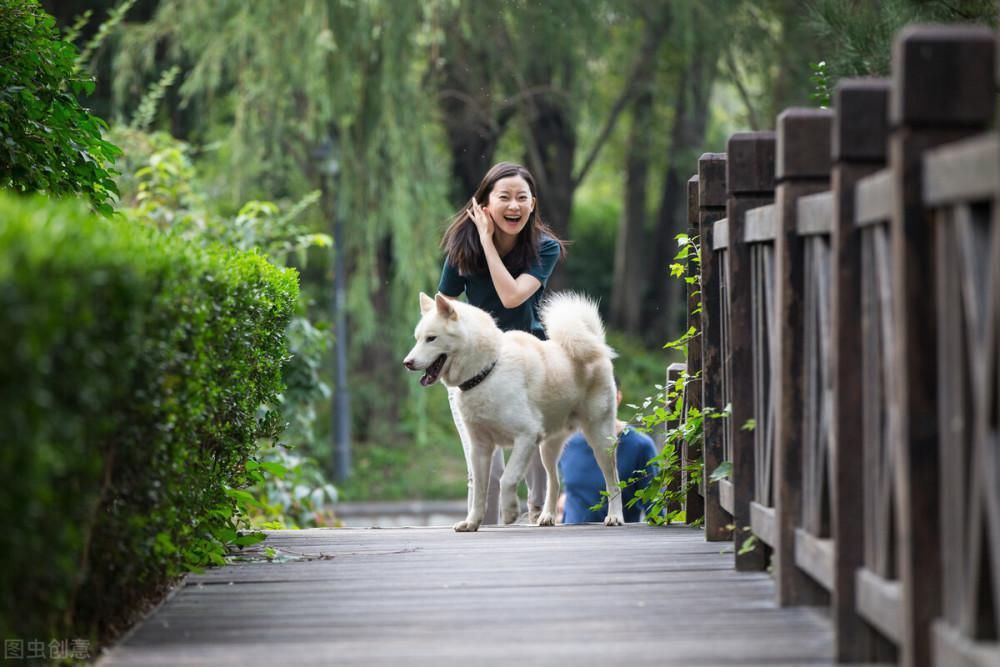 骨科医生直言：骨质疏松的3个预防方法，比吃钙