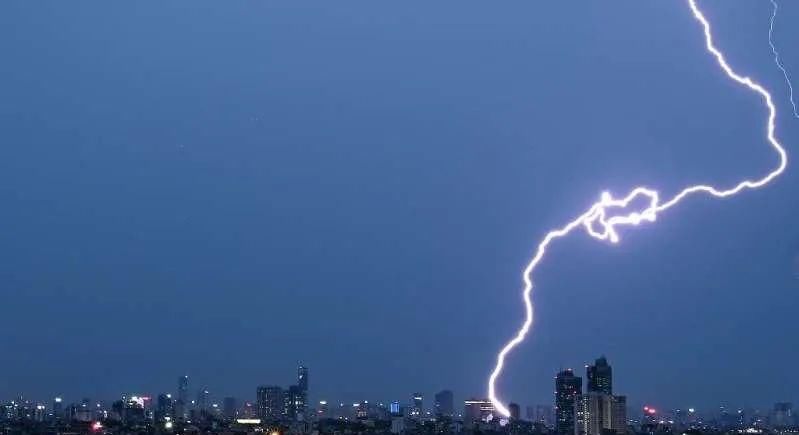 多长 地球上空闪电有多长，最长700公里，改变我们对闪电的认知