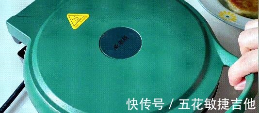 北方经典小吃韭菜盒子新做法，不和面不擀面，有滋有味一口酥香！