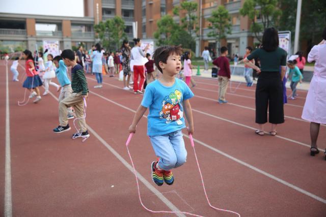 幼儿园|孩子积食饿两顿就好别被忽悠了，养娃牢记这3点，让娃远离积食