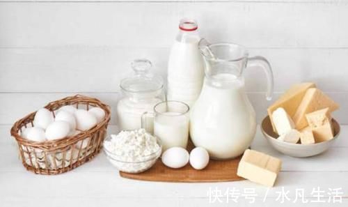 发育|宝宝出生就有牙齿?妈妈炫耀孩子发育早,医生却直言道:高兴太早