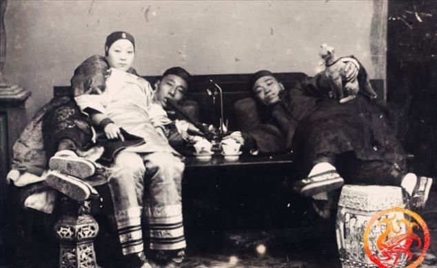 真实|真实的青楼女子老照片大多长相漂亮,却也都是身世凄惨的可怜人