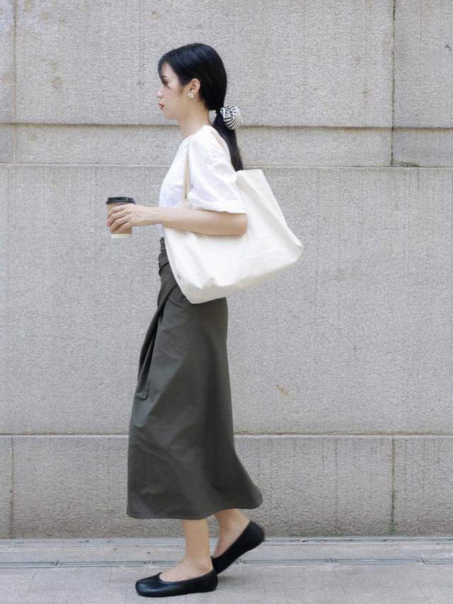 阔腿裤|奔三奔四的气质女神爱这样穿,吊带上衣配西裤干练精致,减龄时髦