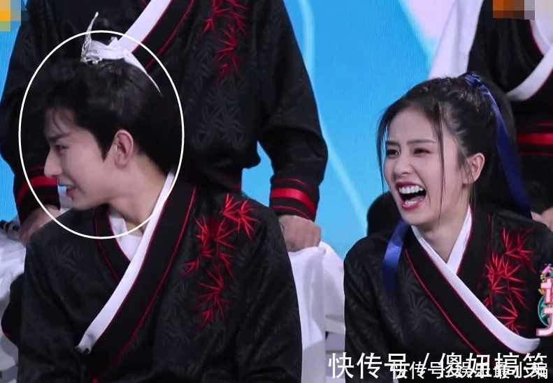 趙露思玩游戲摔進(jìn)泡沫坑,白鹿笑到嘴巴張大,成毅表情卻好不一樣