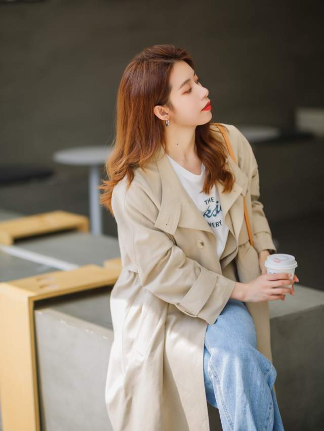 博主|30岁女神博主晒“大衣穿法”火了,年轻10岁不止,网友:又飒又美