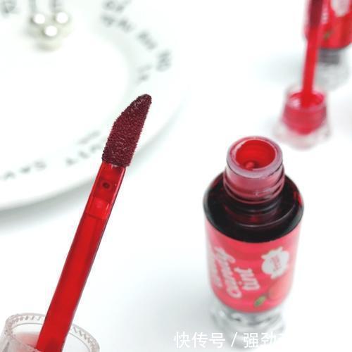 涂口红不掉色的小妙招