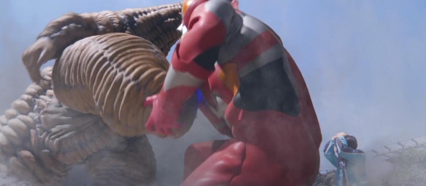 圣刃|东大妈竟然学圆谷,圣刃第1话出现巨石怪,网友就差一个奥特曼