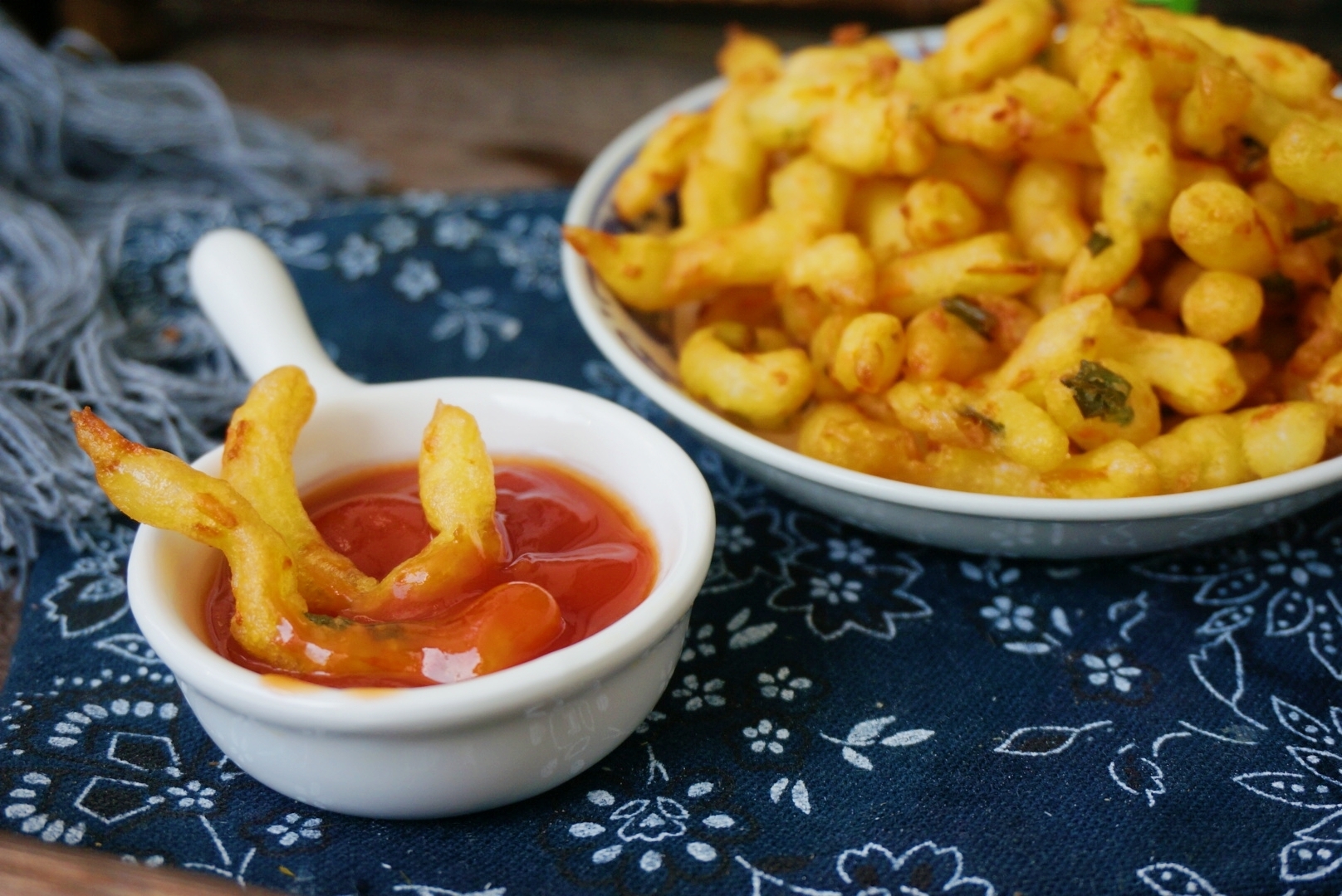 这菜一年四季都便宜，用它做个小吃，酥酥脆脆