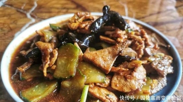 简单幸福的生活少不了一道简单快手的家常菜,荤素搭配全家都喜欢