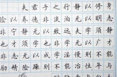 学生#网红字体“柚圆体”出现，书写工整又清新，老师也被这种字体圈粉