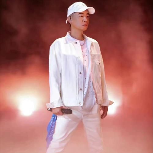 应采儿|网友偶遇陈小春光顾平民小店“沙县小吃”,大赞其接地气