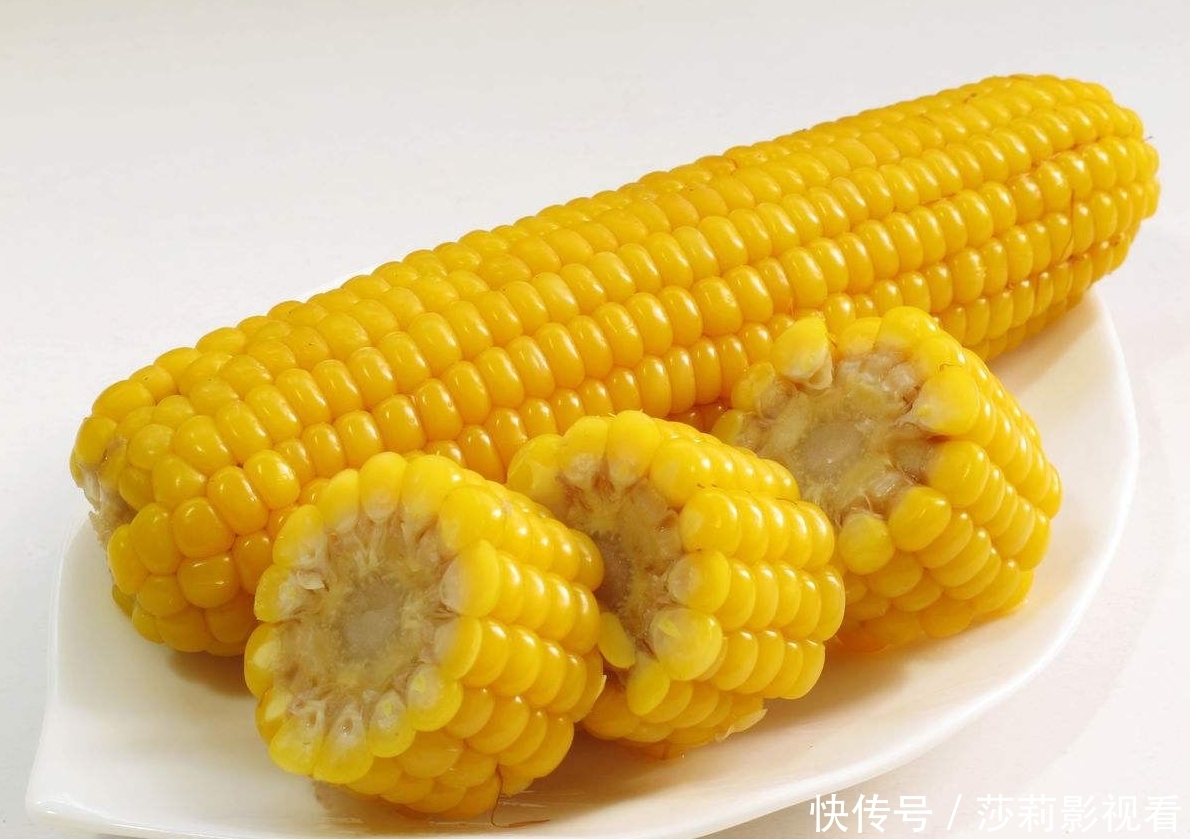  好吃|煮玉米时，记住三个小技巧，玉米香甜美味特别好吃