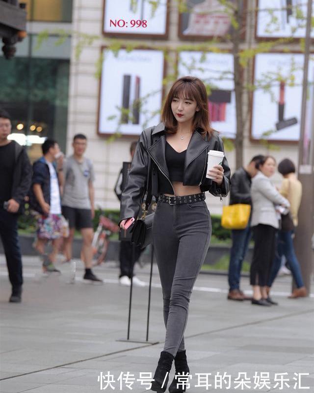 黑色|黑色皮夹克+紧身牛仔裤=御姐范儿,性感又可爱,让小姐姐火遍秋天