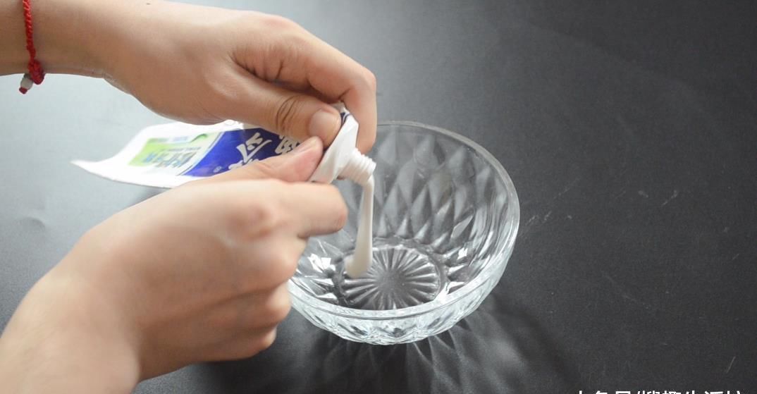 酒精和牙膏混合在一起, 没想到还有这3大妙用, 简直太实用了