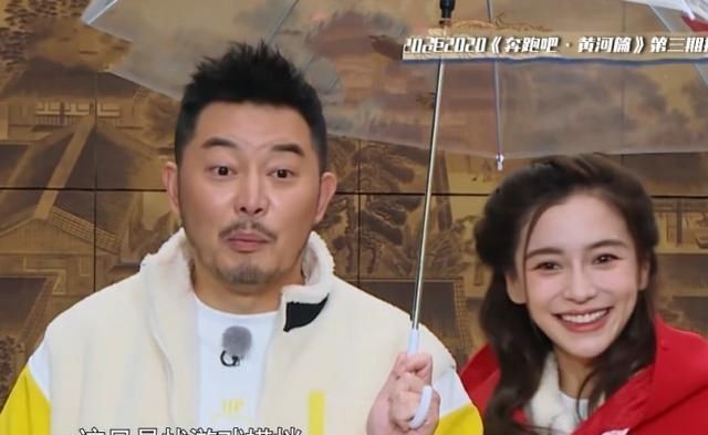 黑脸|郑恺有多讨厌邓紫棋?全程只给baby打伞,邓紫棋看后也忍不住黑脸