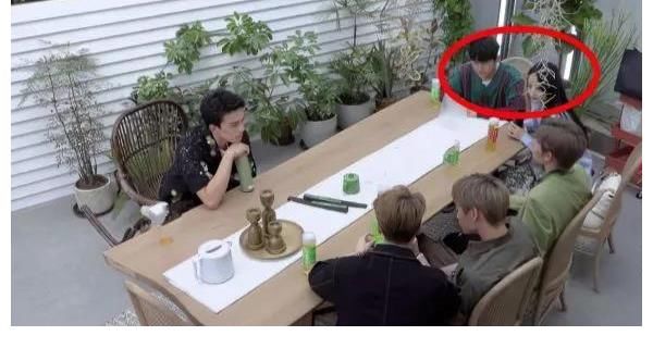 cp|赵丽颖做客《冰箱》，与何炅拥抱方式甜出天际，cp合体网友爷青回