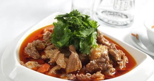 入味|牛肉为啥咬不动？只因你少加了一味料，学会这做法，牛肉软嫩入味