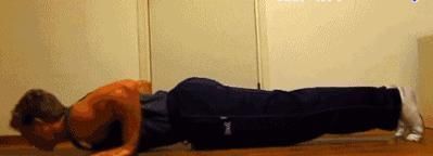 胸肌|想要通过俯卧撑练出饱满胸肌,只需要加入俯卧撑的变式和一件神器