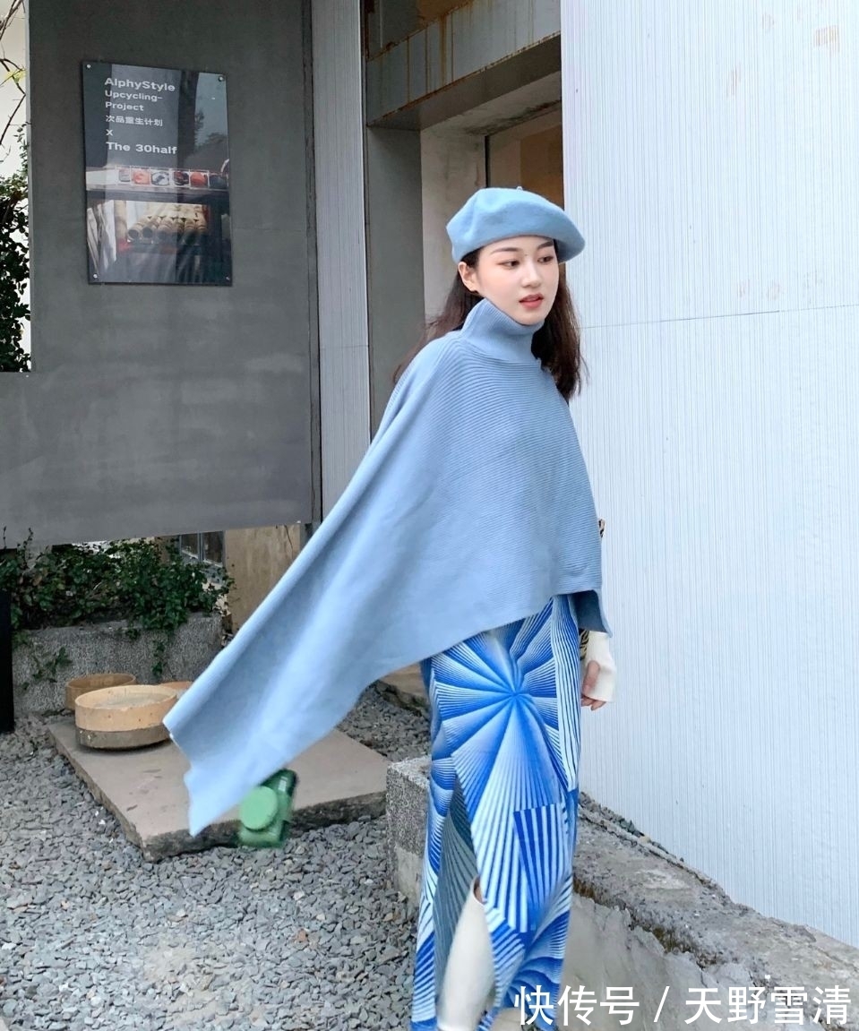 圈粉 长相不惊艳、个头也矮,她为啥凭穿搭圈粉5万?这穿衣配色绝了