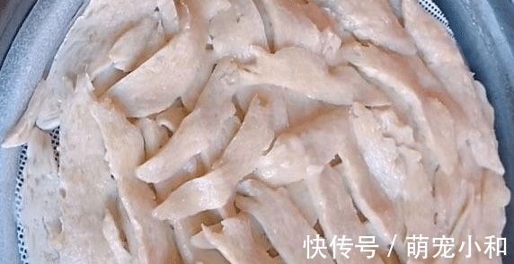 自从学会做这个,我家隔三差五吃,拌一拌上锅一蒸,蘸着料吃,老香了