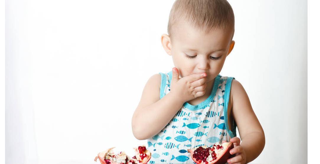 脾胃|积食可以吃石榴吗?儿科医生:想要孩子脾胃健康,3种食物或少吃