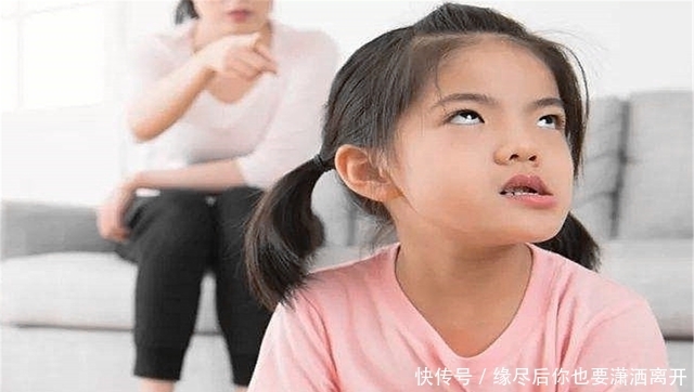 弟弟|熊孩子趁爸妈外出,把弟弟放进锅中加水“炖”了,爸妈发现很崩溃