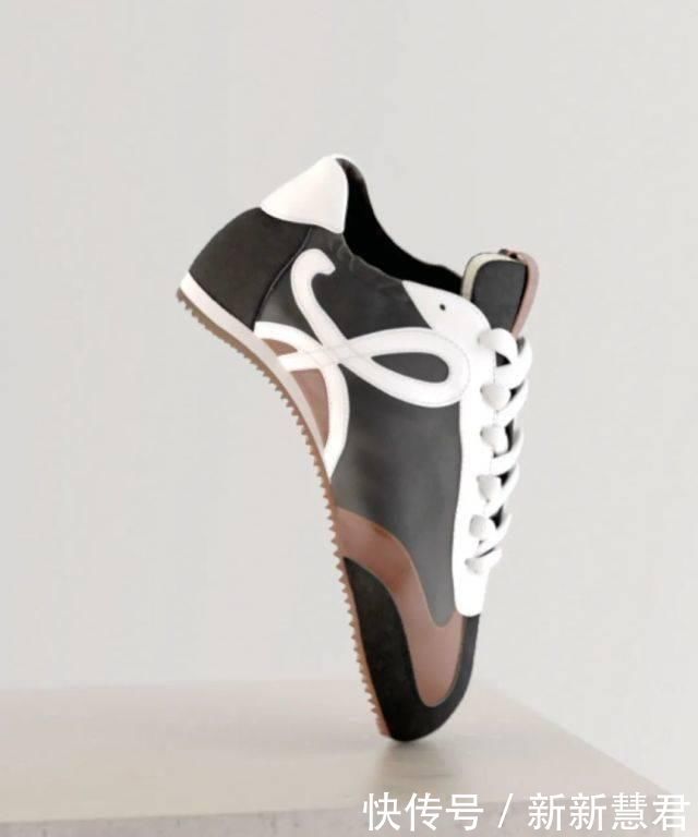 这些“旧球鞋”火极了老爹鞋的时髦C位保不住了…