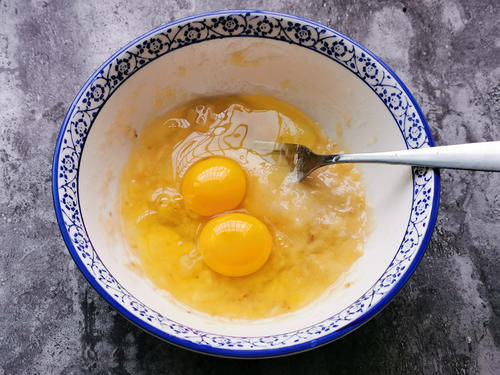 香蕉鸡蛋饼|随手做的早餐饼,火了朋友圈,网友:香甜软糯又好吃,关键是简单