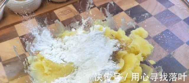 土豆好吃又好看的做法,外酥里软,比薯条还好吃!