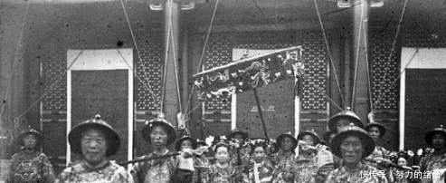 奴才小史|低头哈腰、如履薄冰,从李莲英看晚清太监的真实状态