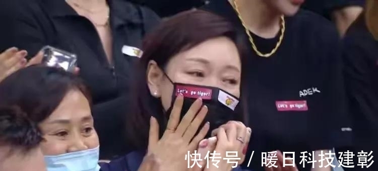 最美妈妈|火了！胡明轩妈妈意外走红，被称为CBA最美妈妈