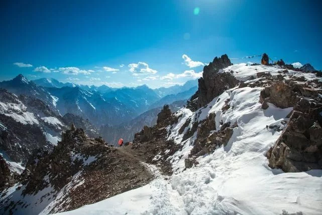 美丽中国-337-：横亘、狼塔