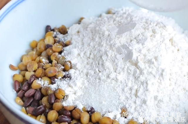 豌豆|我家最爱的小点心,简单一搅一蒸就搞定,不用一滴油,好吃不上火