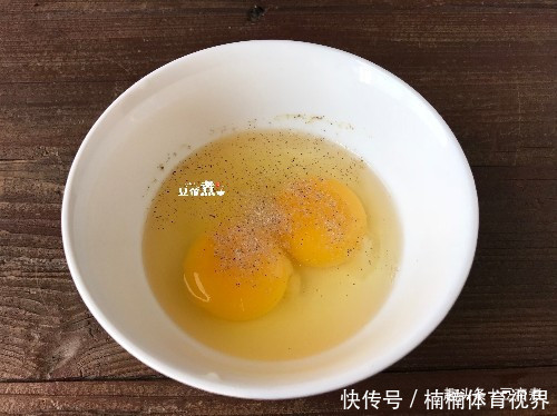 秋葵|鸡蛋的新吃法,包入蔬菜更可口更营养,煎制简单,五分钟就能做好