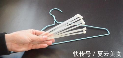 袜子|衣架上绑几根扎带, 放阳台上太实用了, 解决了困扰大家的一个难题